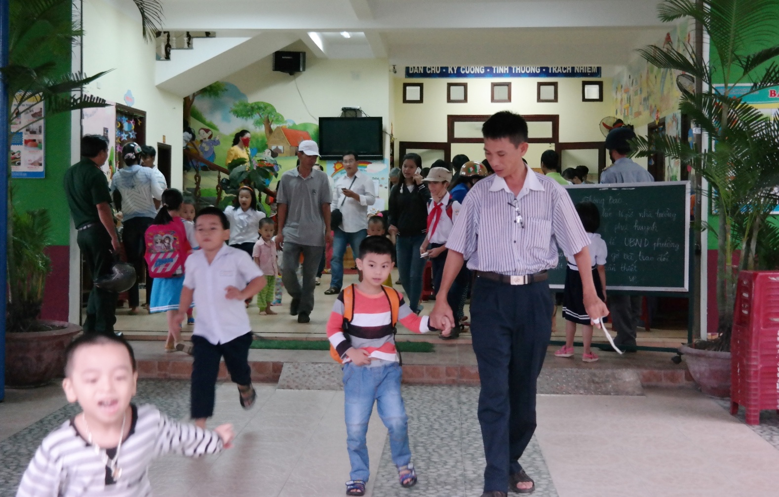 Lãnh đạo địa phương cam kết, trường mầm non Sao Sáng vẫn hoạt động bình thường.