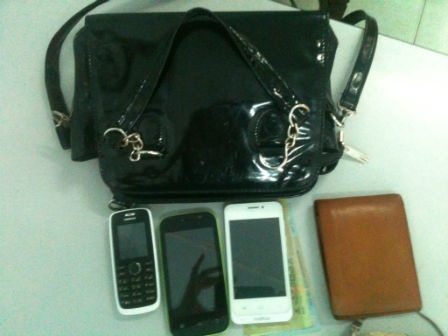 Tang vật Chung cướp của các nạn nhân.