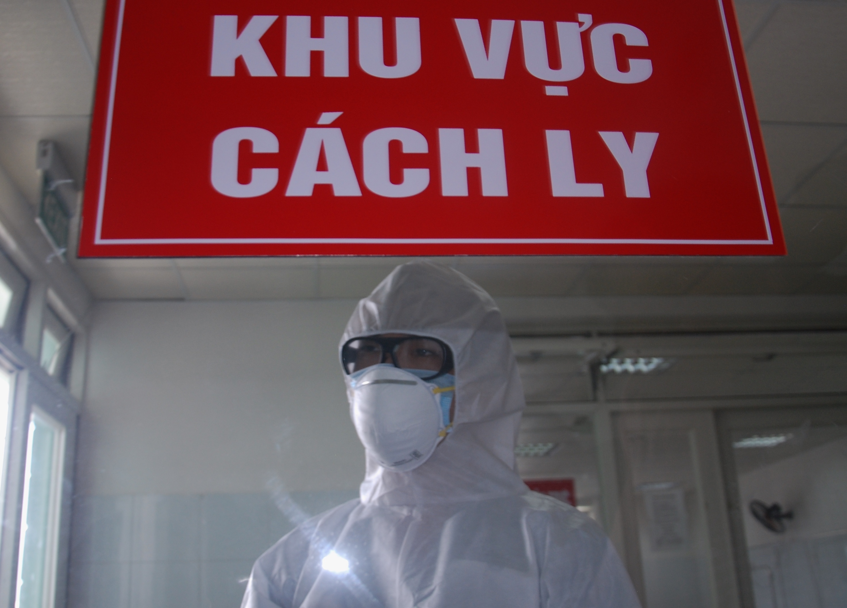 Benh nhan nghi nhiem Ebola am tinh sau 2 xet nghiem hinh anh