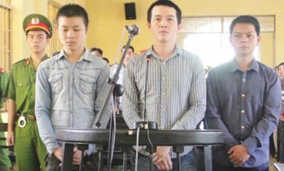 Cong an tham gia danh chet hoc sinh nhan an treo hinh anh