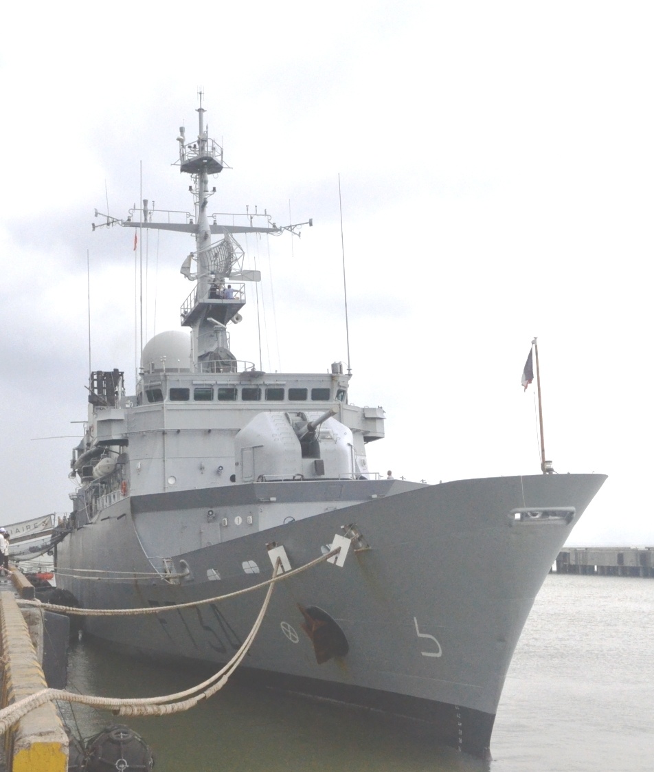 Hai quan Viet Nam va Phap huan luyen chung tren bien hinh anh