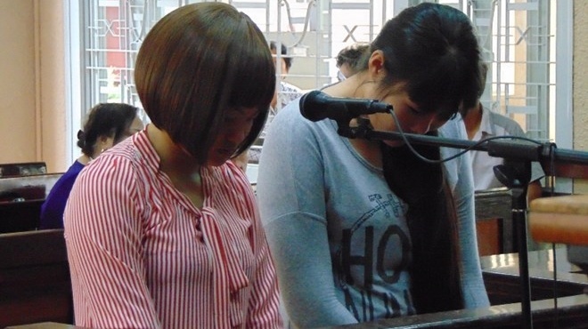 Y an ke xam hinh ba con ret len mat, nguc tinh dich hinh anh