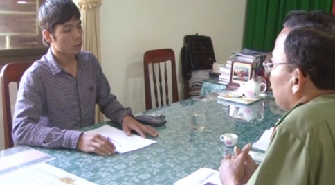 Cơ quan công an tỉnh Quảng Ngãi làm việc với Võ Quốc Anh sáng 28/11. Ảnh: CTV.