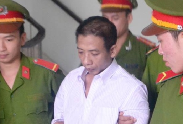 Tu hinh ke ham hiep thieu nu roi nhet vao ong cong hinh anh