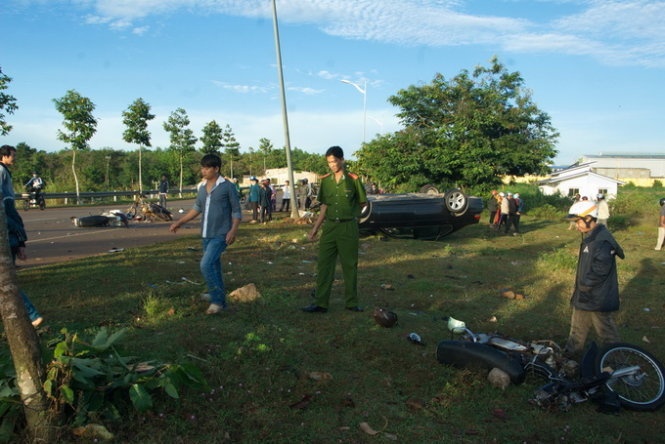 Chiếc BMW đã nát bét sau tai nạn.