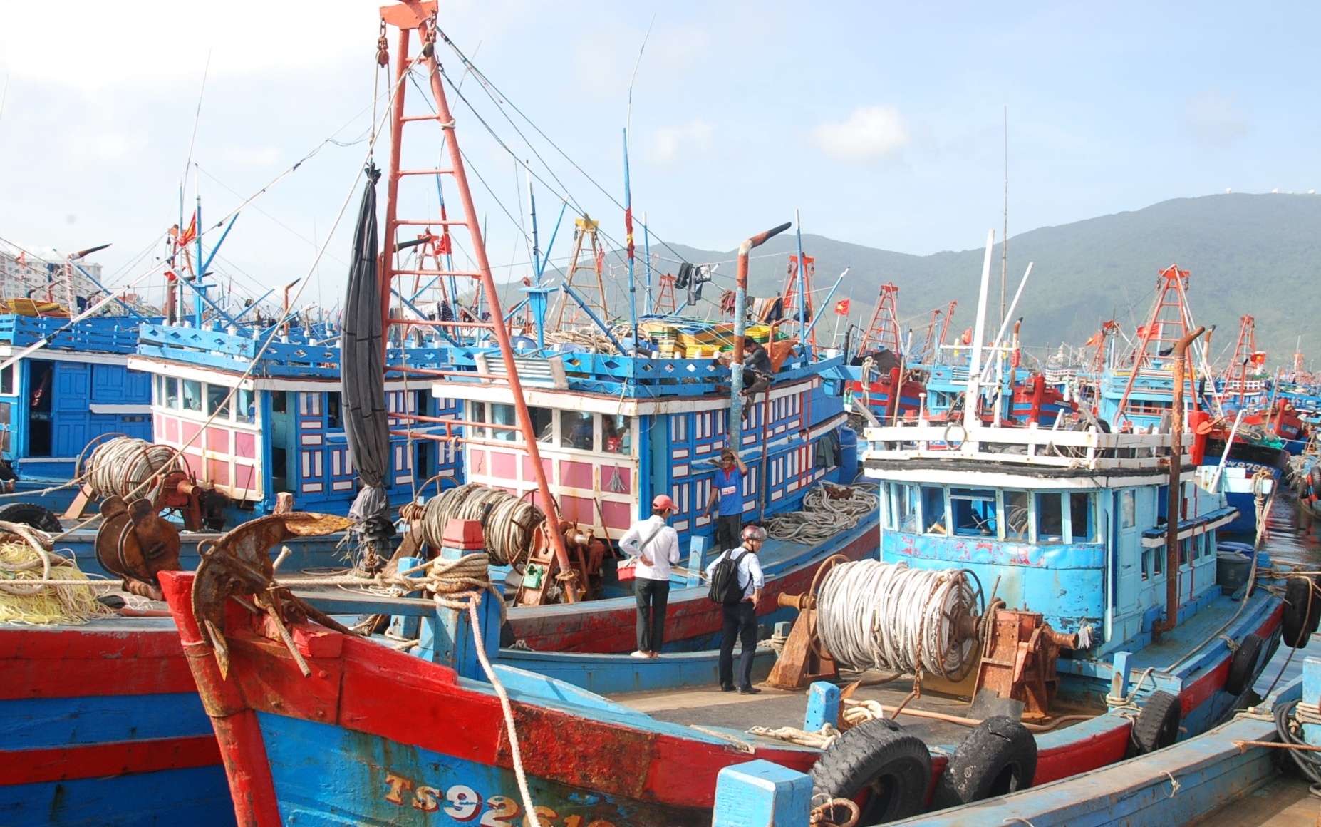 Bao Hagupit vao bien Dong voi suc gio toi da 100km/h hinh anh