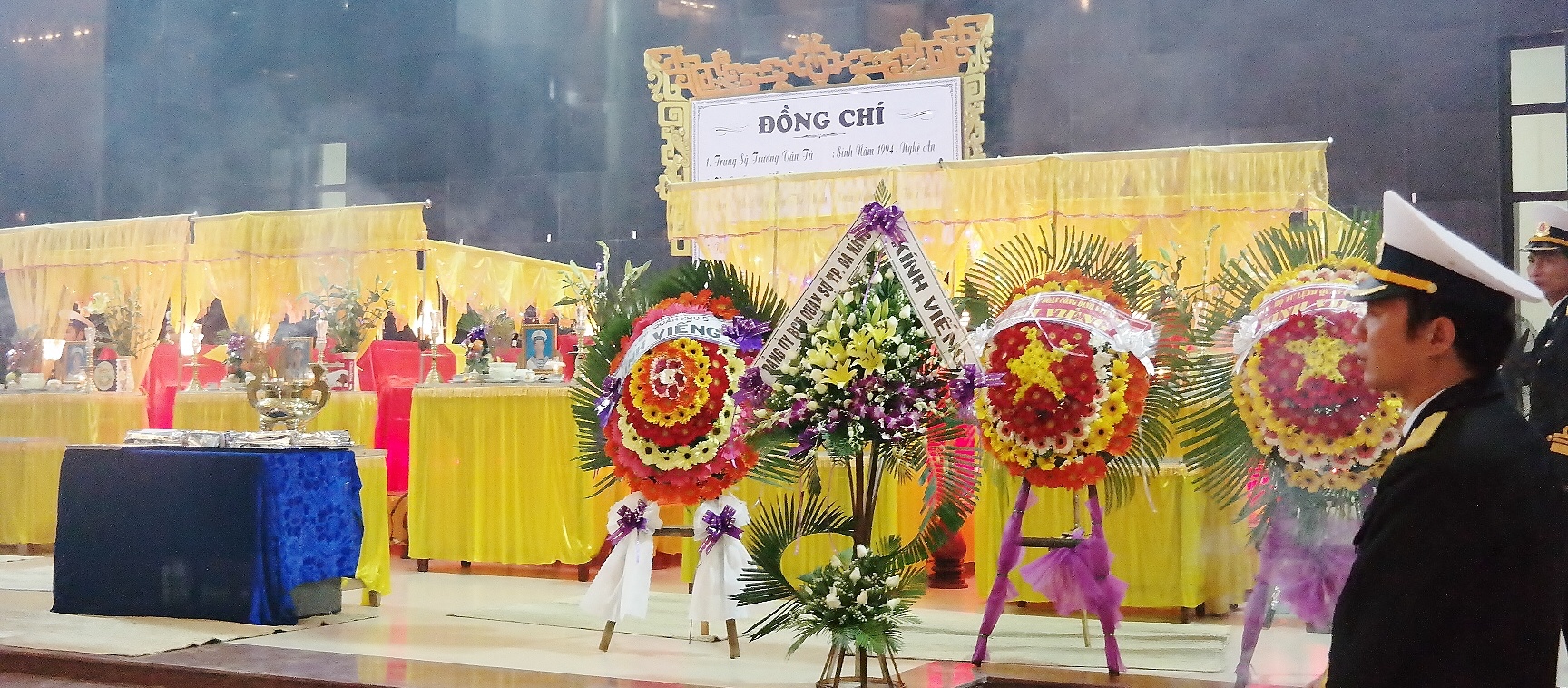 Vu xe quan su lao xuong vuc: Dua 5 chien si ve que an tang hinh anh