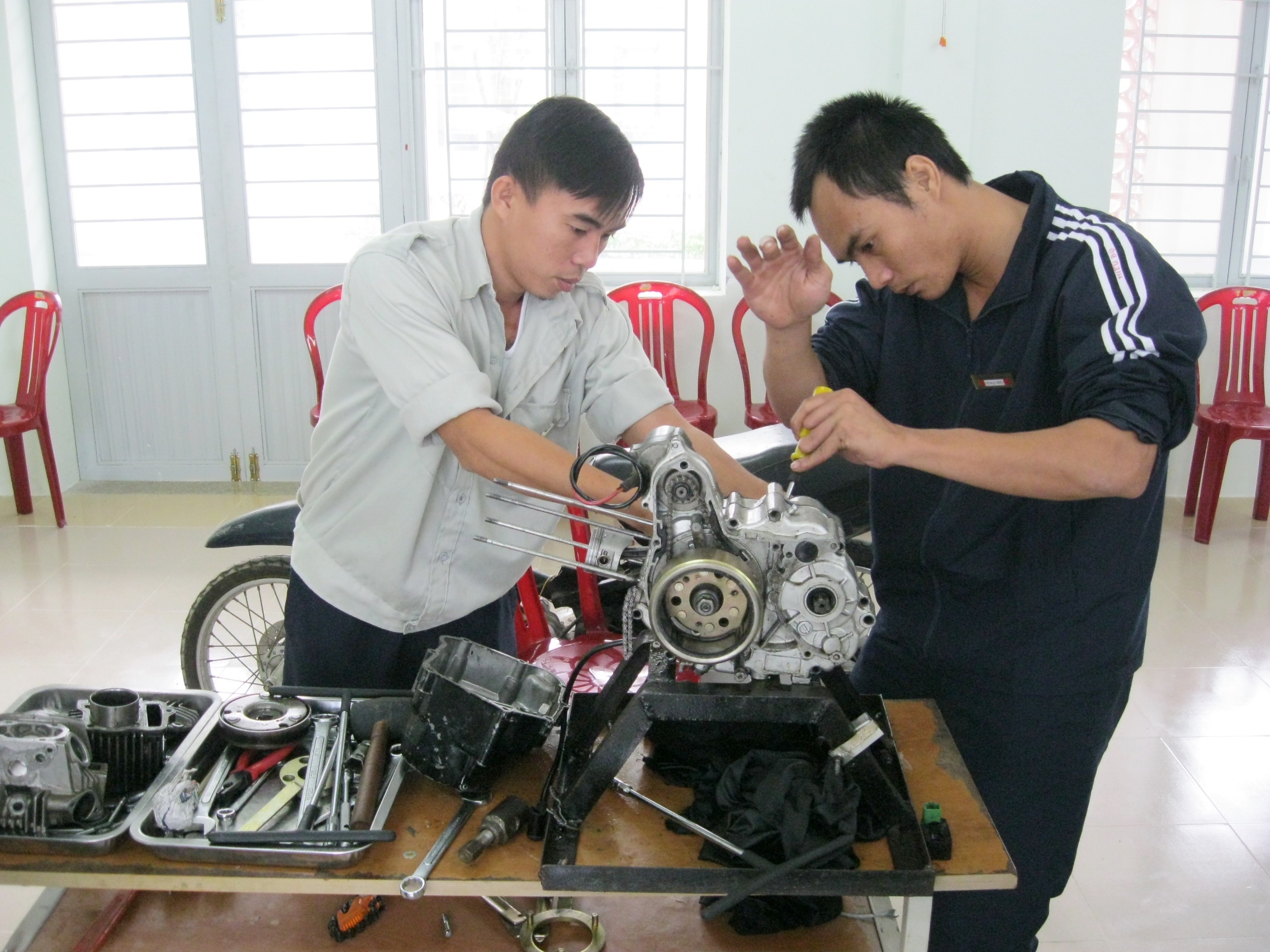 Thực hành nghề sửa xe máy