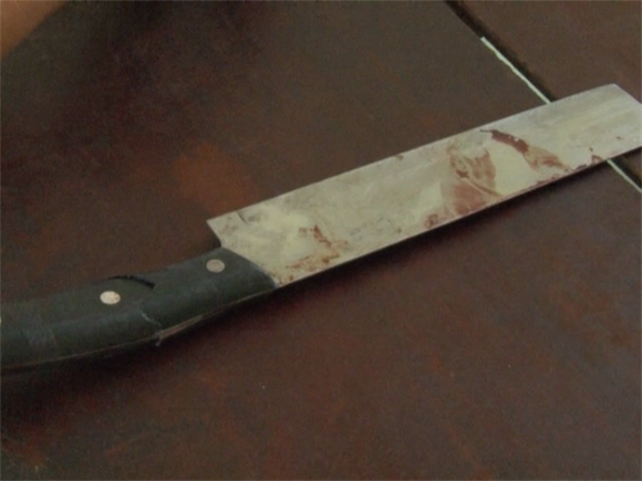 Ghen vo, chem nham... hang xom hinh anh