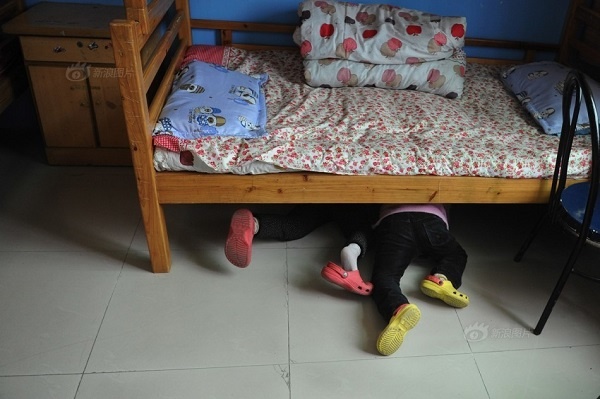 Mai phuc duoi gam giuong nha nghi roi dam chet tinh dich hinh anh