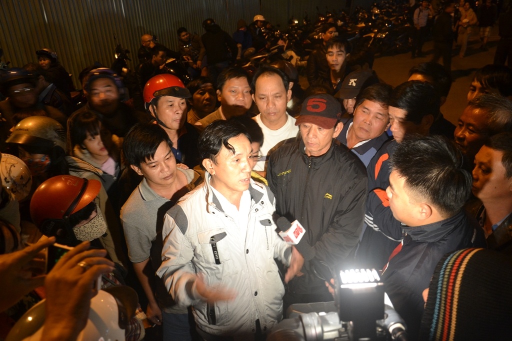 Chị Nguyễn Thị Lành (trú Sơn Trà, Đà Nẵng) cho biết, chị đến sân bay đón ông Thanh là để thể hiện tình cảm đối với ông như đối với một vị ân nhân chứ không phải vì sự hiếu kỳ.