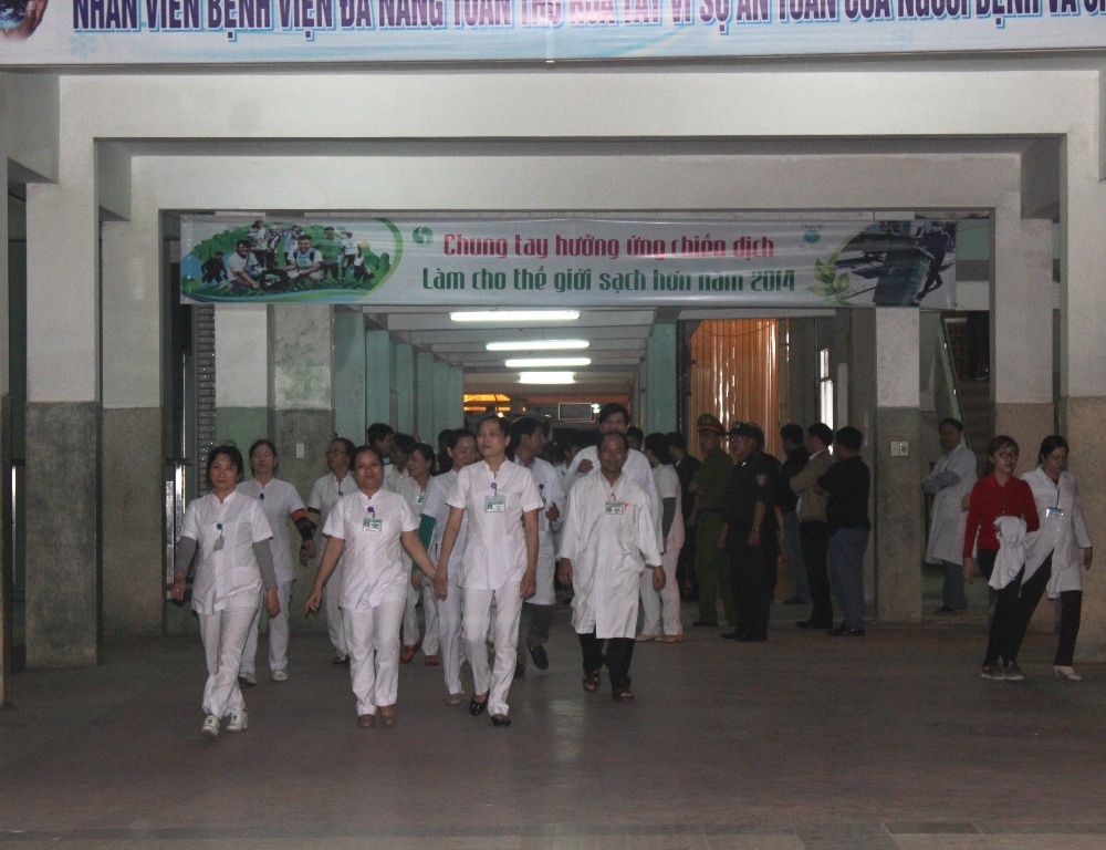 Tại bệnh viện Đà Nẵng, ngoài các chuyên gia của Ban bảo vệ và chăm sóc sức khỏe Trung ương thì những bác sĩ giỏi nhất cũng được huy động để thăm khám cho ông Thanh.