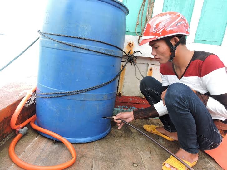 Cũng theo lời ông Tân, Sauk hi cướp tài sản trên tàu, họ chỉ để đủ nhiên liệu cùng một ít lương thực, nước uống để tàu chạy về bờ.