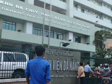 Huy dong bac si gioi nhat chua tri cho ong Nguyen Ba Thanh hinh anh