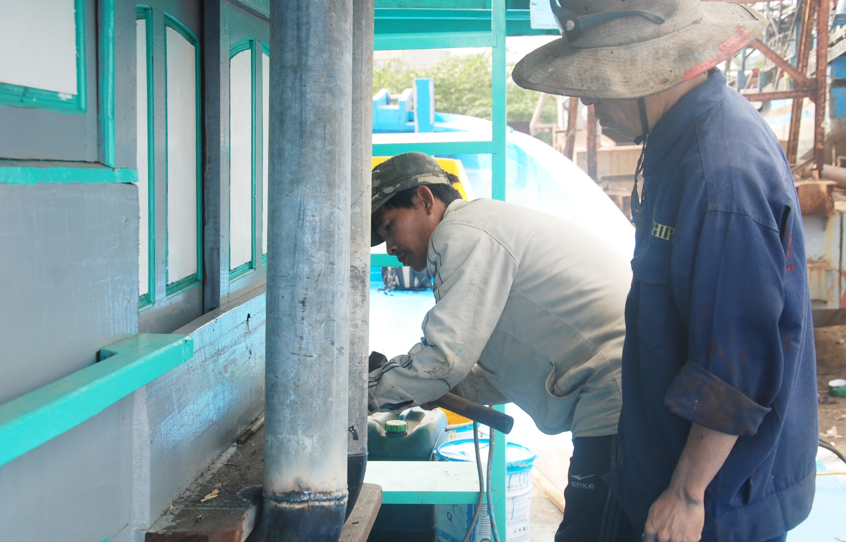 được đóng theo mẫu tàu Thái Lan do các chuyên gia của Vũng Tàu và ông cùng hợp tác thiết kế bắt đầu đóng từ tháng 8-2014.