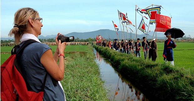 Giải khuyến khích cuối cùng được BTC trao cho Lễ hội mục đồng (tác giả Huy Đằng, Kon Tum)