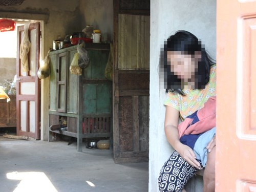 Ga trai lang cuoi co gai tam than de tranh toi hiep dam hinh anh
