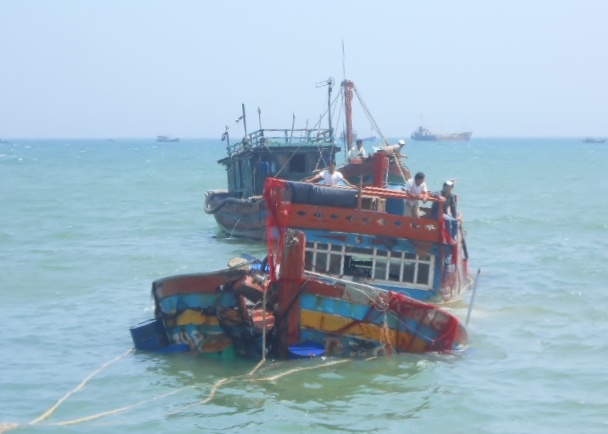 Song danh chim 2 tau ca, mot ngu dan mat tich hinh anh