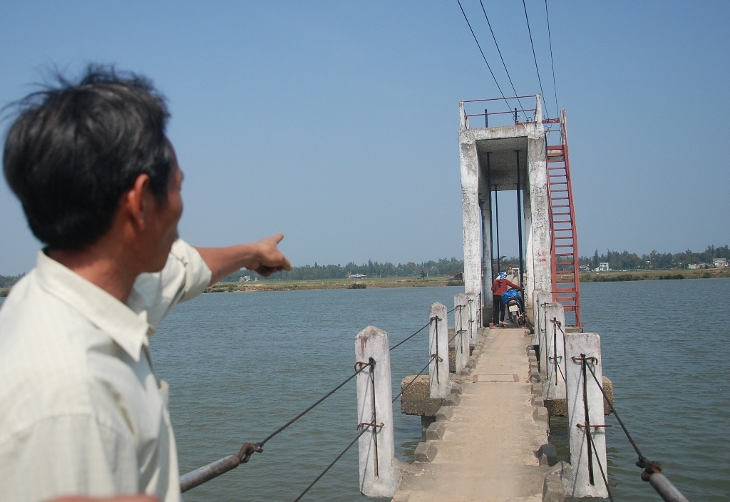 16 nguoi da tu nan tren cay cau 'vinh biet' hinh anh