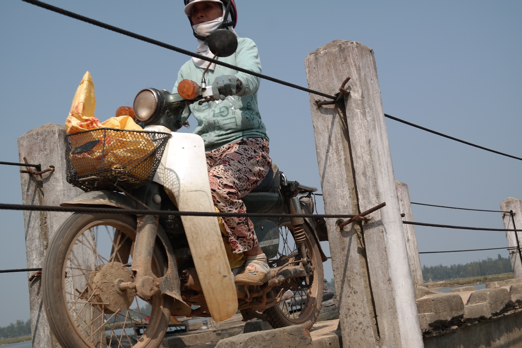 mong người dân muốn có cây cây kiên cố để phục vụ việc đi lại cho nhân dân hai xã. 