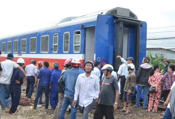 Tau Bac - Nam trat banh khi dang chay hinh anh