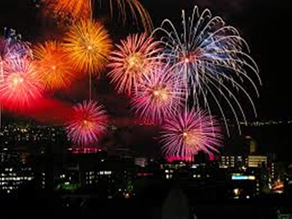 Da Nang huy ban phao hoa dem giao thua Tet Nguyen dan hinh anh