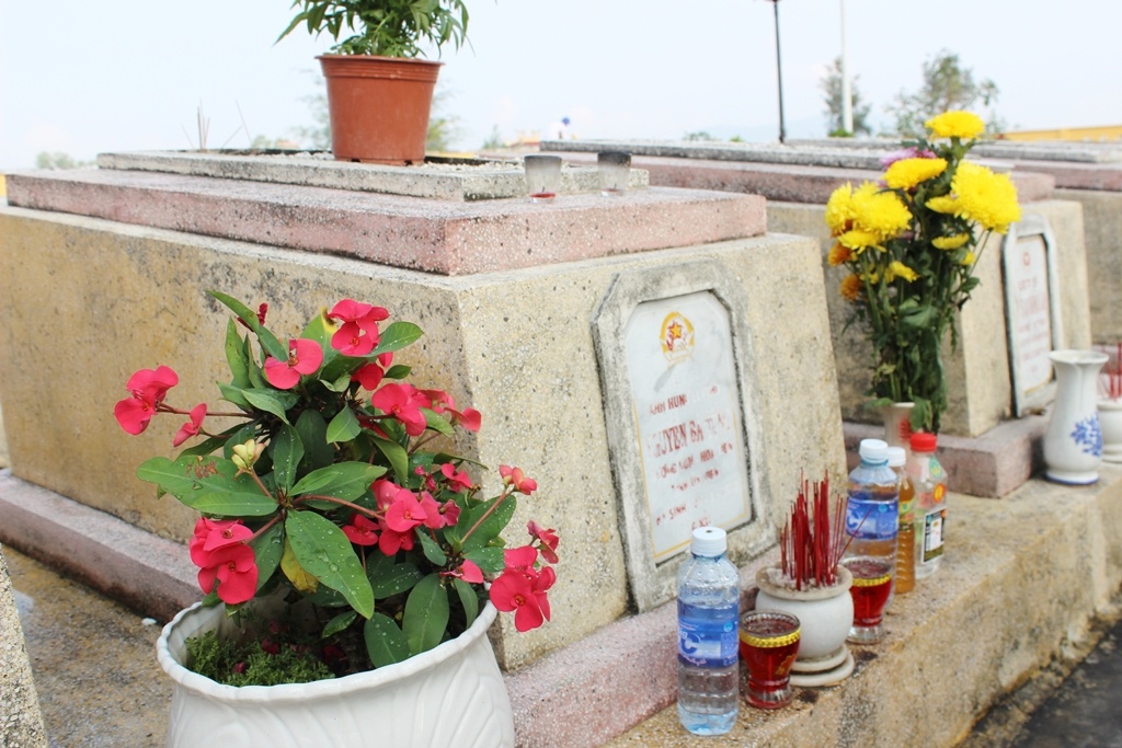 Ông Thanh sẽ được an táng ngay cạnh cha ông- ông Nguyễn Bá Tùng và ông bà nội ông ở trong nghĩa trang.. 