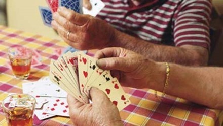 Xac minh vu 5 can bo xa bi 'to' danh bac hinh anh