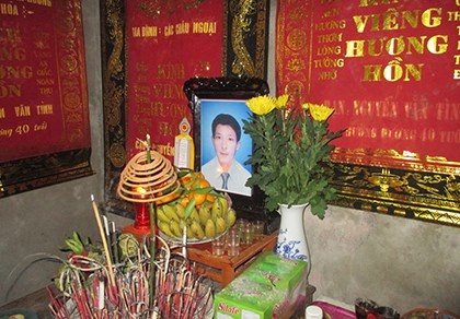 Vu chet bat thuong o UBND xa: Tu thi co tu mau trong nao hinh anh