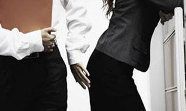 Bat 'yeu rau xanh' so nguc nu sinh tren duong hinh anh