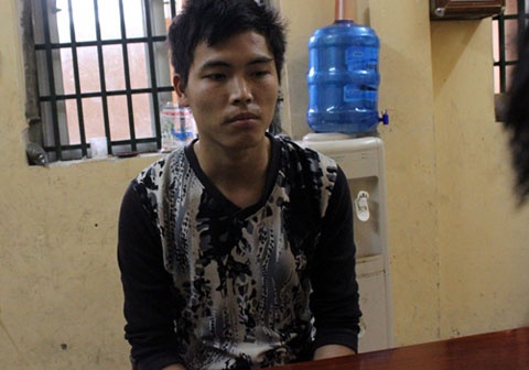 Nu chu quan quat nga ten cuop luc rang sang hinh anh