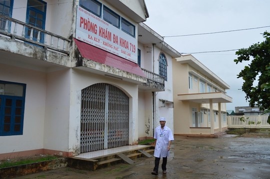 Bat ngo guc chet khi CSGT kiem tra giay to hinh anh