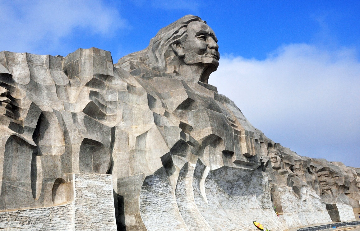 Hom nay khanh thanh tuong Me Viet Nam anh hung cao 18 m hinh anh