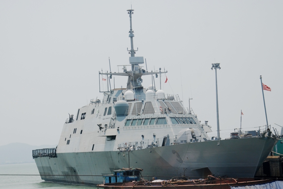 Đến thăm Việt Nam lần này, có tàu USS Fitzgerald (DDG 62) và tàu tác chiến gần bờ USS Fort Worth (LCS 3) thuộc Liên đội tàu Khu trục (DESRON) của Hải quân Hoa Kỳ.