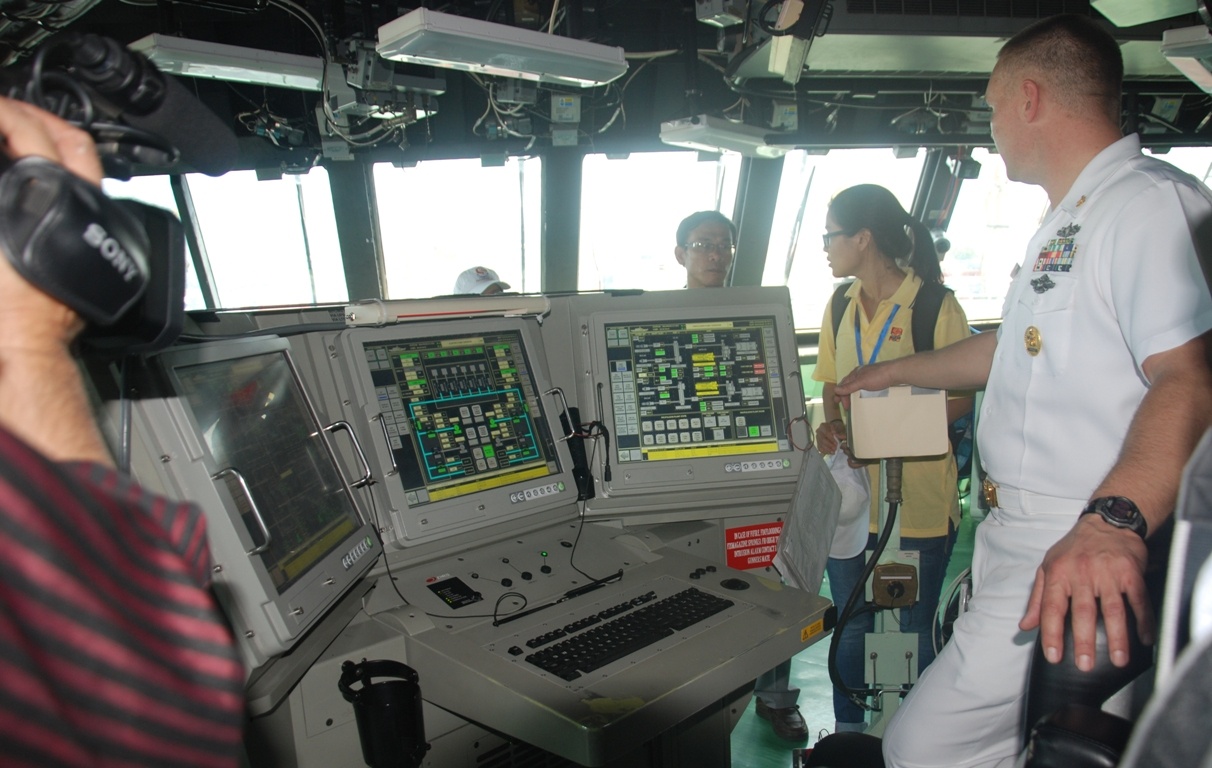 Đại úy Randy Garner, chỉ huy phi đội trên USS Fort Worth, cho biết tàu được tự động hóa chuyển động, có nghĩa là có khả năng vẫn hoạt động tốt mà không cần nhiều thủy thủ vận hành.