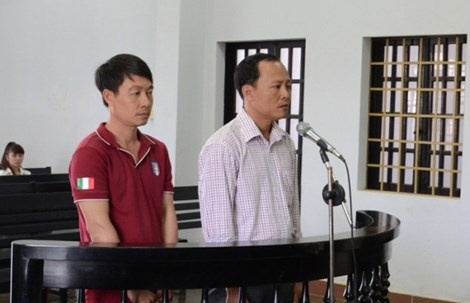 Nghi can chet khi tam giam, hai cong an nhan an treo hinh anh