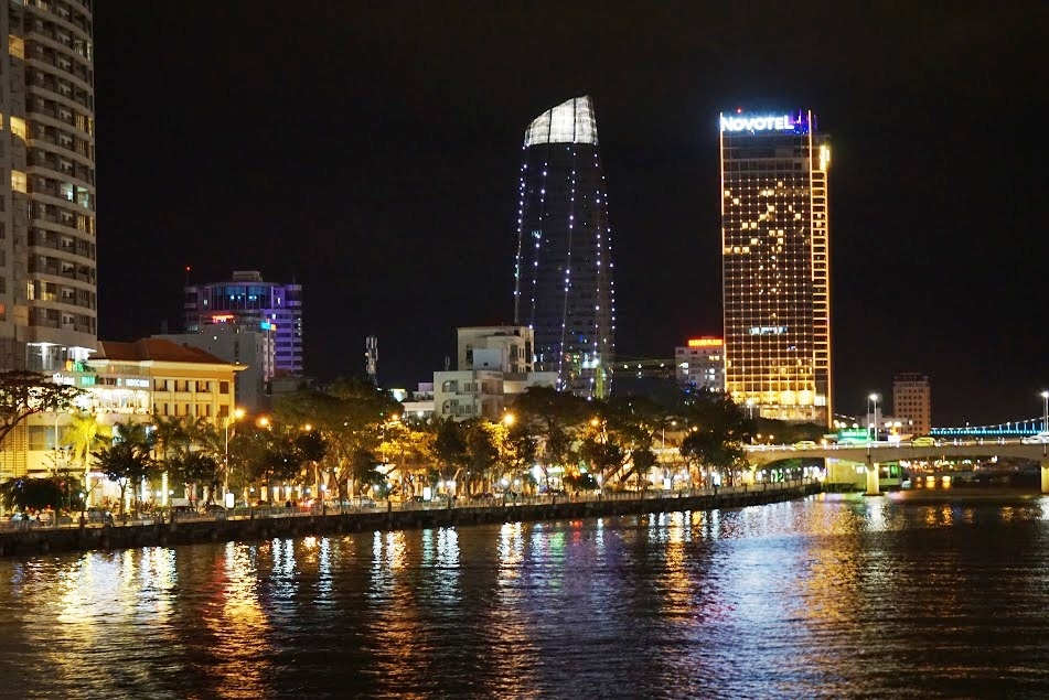 tòa nhà Trung tâm hành chính Đà Nẵng và khách sạn Novete cao 36 tầng tại đường Bạch Đằng. Đây là hai tòa nhà cao nhất RTP Đà Nẵng hiện nay.