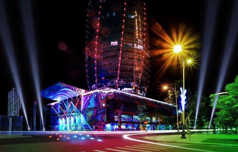 DLF 2015 sẽ bao gồm các màn trình diễn hình ảnh và ánh sáng nghệ thuật, biểu diễn nghệ thuật đa phương tiện, các sự kiện âm nhạc và cuộc thi trình chiếu nghệ thuật ánh sáng.  Đọc thêm tại : http://danangplus.net/2015/04/lo-hinh-anh-demo-tuyet-dep-le-hoi-anh-sang-da-nang-2015.html