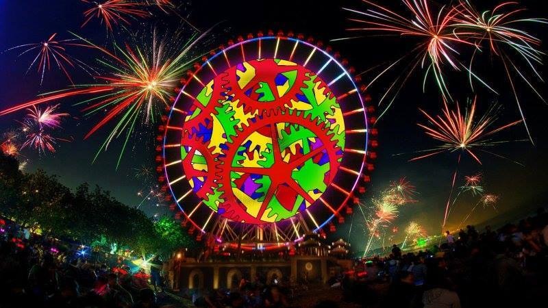 Bà Trần Thị Kiều Lan, Giám đốc Công ty TNHH MTV Zena Mai, đơn vị điều phối sự kiện cho Lễ hội Ánh sáng Đà Nẵng 2015 (DLF 2015) cho hay, DLF 2015 sẽ diễn ra trên tuyến đường Bạch Đằng chạy dọc bờ Tây sông Hàn (từ cầu Rồng đến khu vực cảng Sông Hàn), với khách sạn Novotel 36 tầng sẽ là sân khấu chính của sự kiện.   Đọc thêm tại : http://danangplus.net/2015/04/lo-hinh-anh-demo-tuyet-dep-le-hoi-anh-sang-da-nang-2015.html