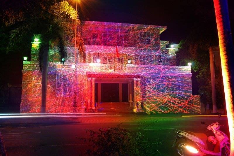 Cùng với lễ hội pháo hóa DIFC 2015, lễ hội ánh sáng DLF 2015 sẽ góp phần đem lại nhiều tiếng tăm cho Đà Nẵng không chỉ ở trong nước mà còn ra với thế giới!” – bà Trần Thị Kiều Lan nói.  Đọc thêm tại : http://danangplus.net/2015/04/lo-hinh-anh-demo-tuyet-dep-le-hoi-anh-sang-da-nang-2015.html