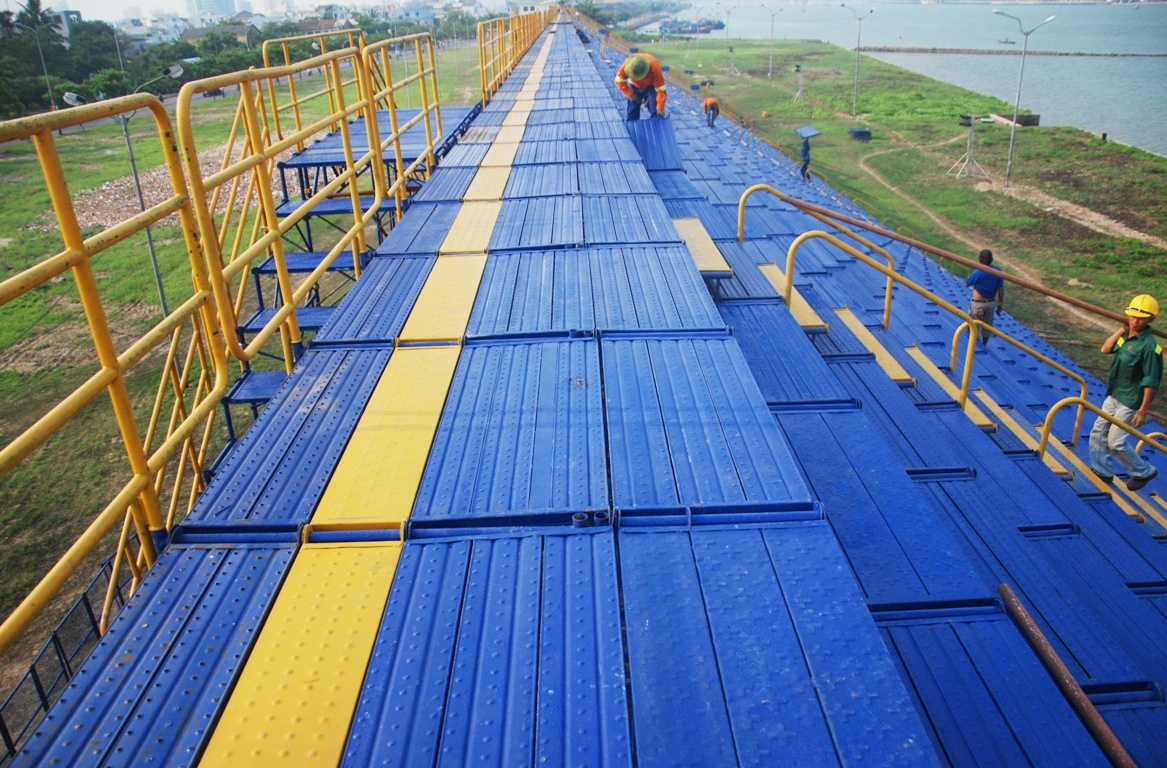 Mỗi chỗ ngồi cho khách trên khán đài đều đạt mức tải trọng 200 kg.