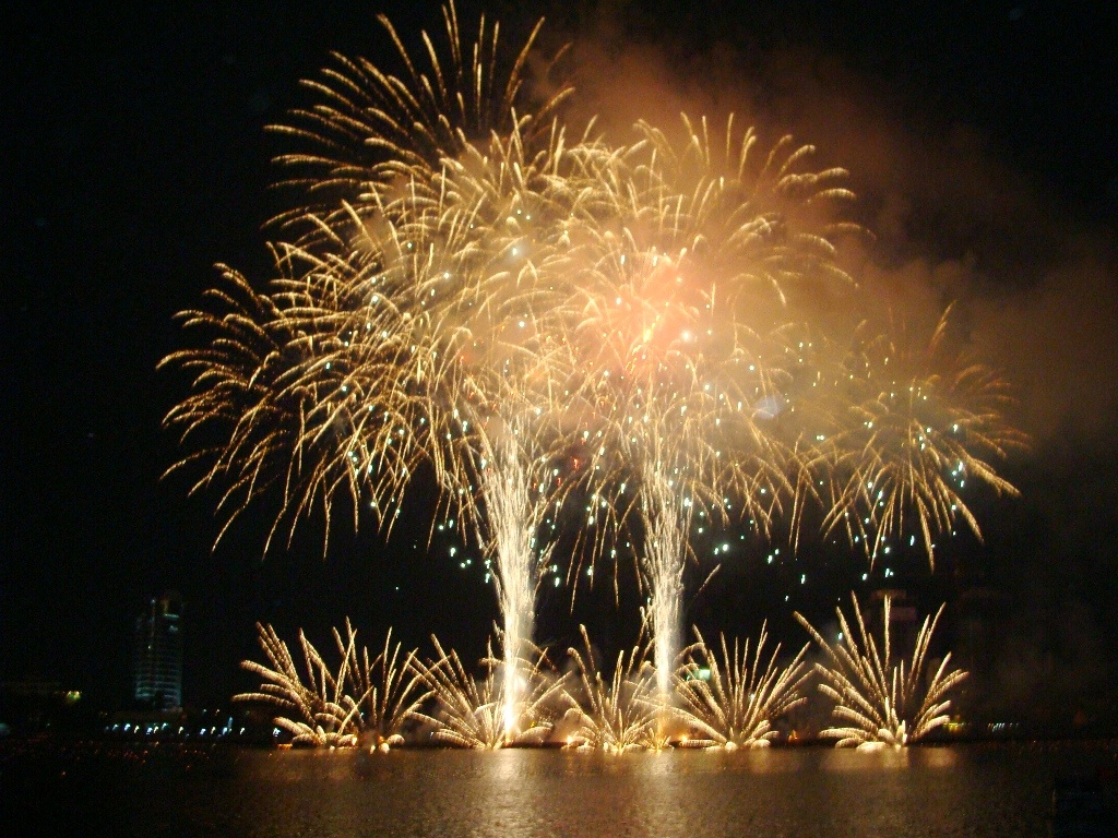 Màn trình diễn pháo hoa của đội Đà Nẵng năm 2012. Ảnh: Đoàn Nguyên.