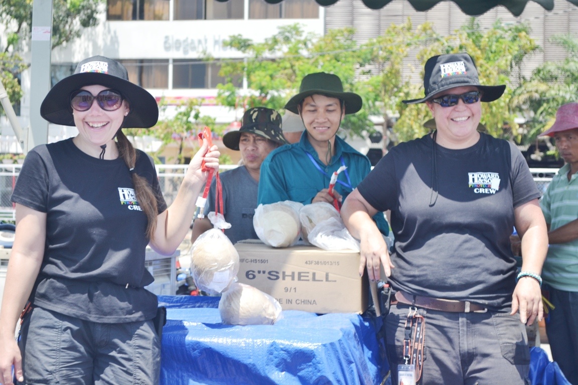 Các đội đã sẵn sàng cho màn trình diễn pháo hoa quốc tế Đà Nẵng. Ảnh: Đoàn Nguyên.