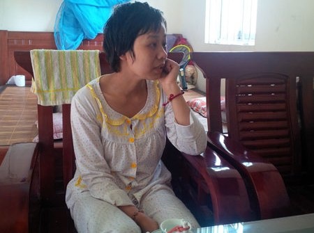 Nguoi me hy sinh doi mat de cho con su song hinh anh