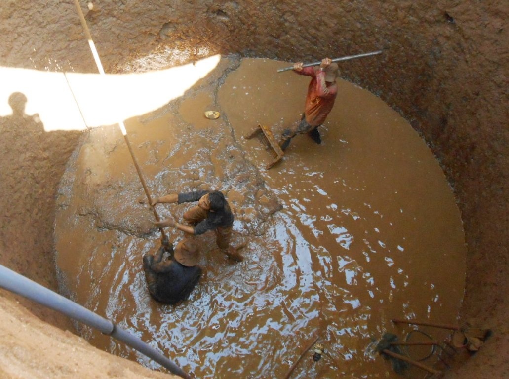 Nguoi dan dao Ly Son chi hon tram trieu dao gieng khong lo hinh anh