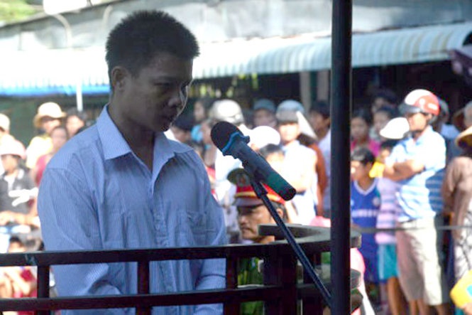 Bị cáo Sang trước vành móng ngựa.