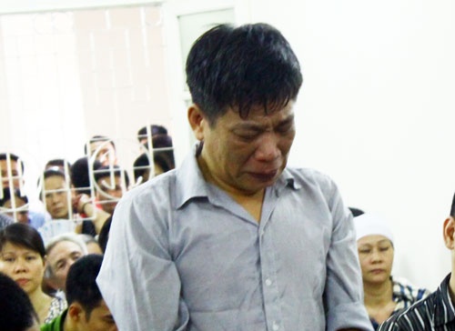 Moi than tinh giua Pho ban Quan uy va 'xa hoi den' hinh anh