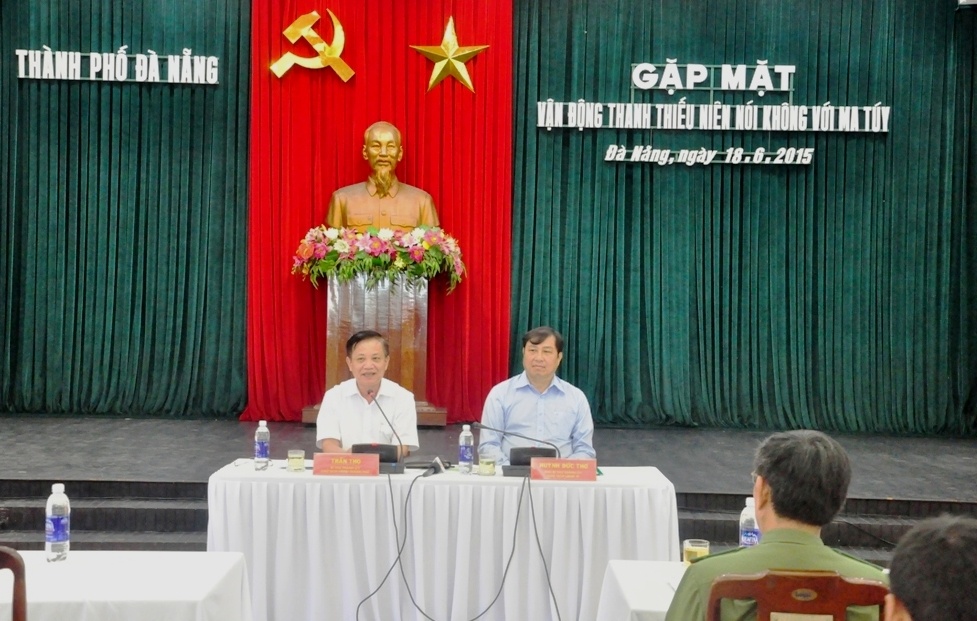 Lãnh đạo TP Đà Nẵng nói chuyện với hơn 100 thanh thiếu niên chậm tiến. Ảnh: Đoàn Nguyên.