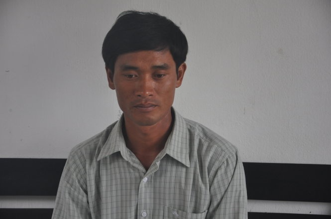 Bat nguoi chong dung xang dot vo hinh anh