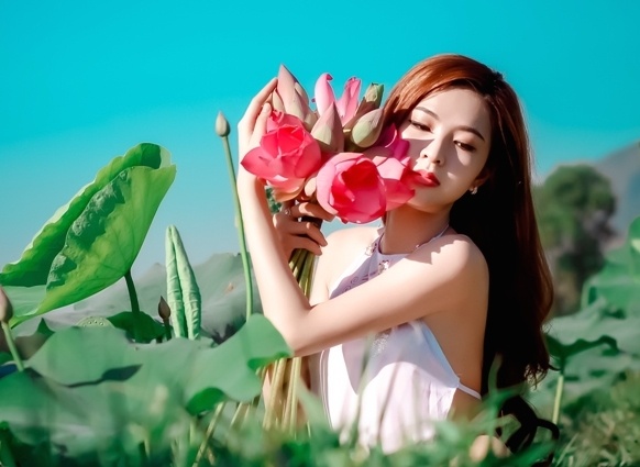 Hoa khoi 9X tao dang nong bong ben ho sen hinh anh